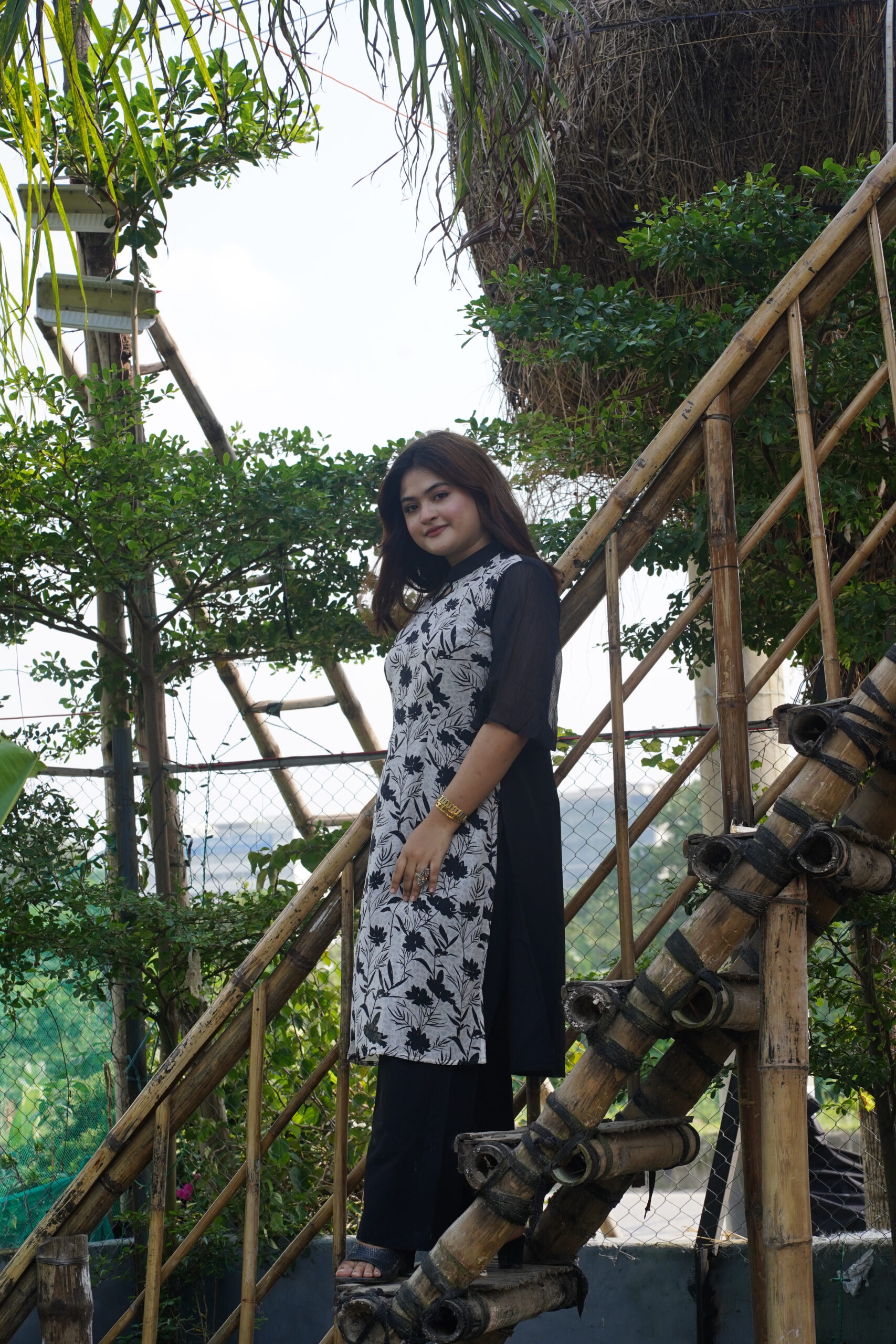 ইউনিক ডিজাইনের সাথে সাইড জিপার চায়না লং টু-পিস। - Image 2